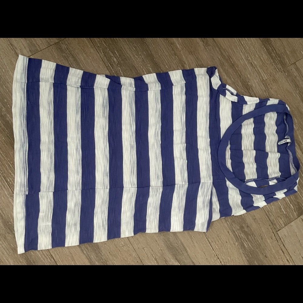 Splendid sleeveless shirt. Size XS. Great condition.